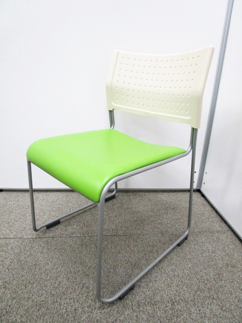 【お得な６脚セット】明るいカラーのスタッキングチェア６脚セット【収納可能】
                        その他シリーズ
                                    中古
            