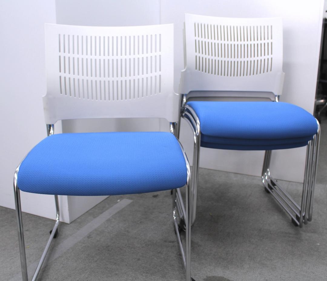 【美品！しかもセット！】単品で買うよりお得な会議チェア■人気ブルー■ほぼほぼ未使用！■人気ブルー
                        その他シリーズ
                                    中古
            