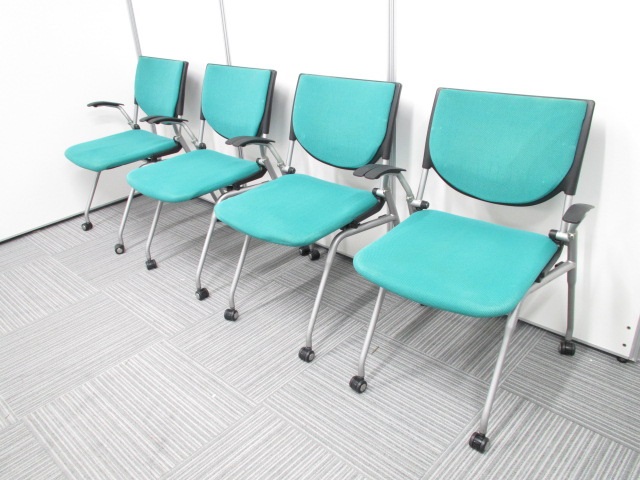 【4脚セット】【オカムラ製王道ネスティング肘付チェア！】明るいグリーンが魅力的なプロスタックチェア！早い者勝ち！
                        プロスタック
                                    中古
            