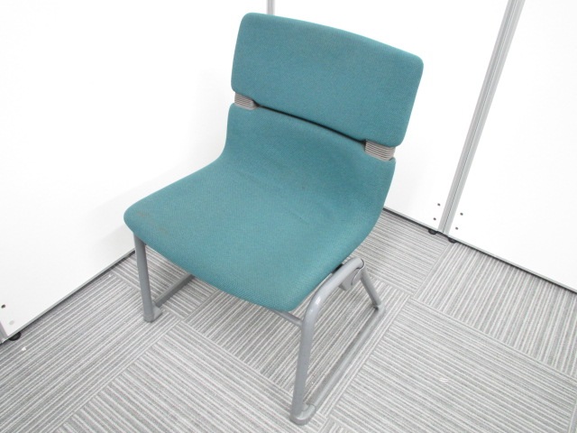 イトーキ製　バーテブラⅡ　■会議にお勧め　■スタッキングチェア　スペース取りません
                        バーテブラ
                                    中古
            