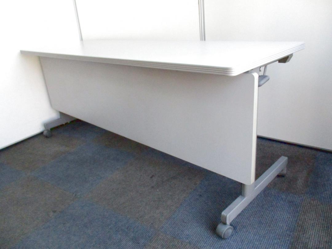 【2～3名でご利用おすすめ！】折り畳んでまとめられます【幕板付きなので女性が多いオフィスにもオススメ！】
                        その他シリーズ
                                    中古
            