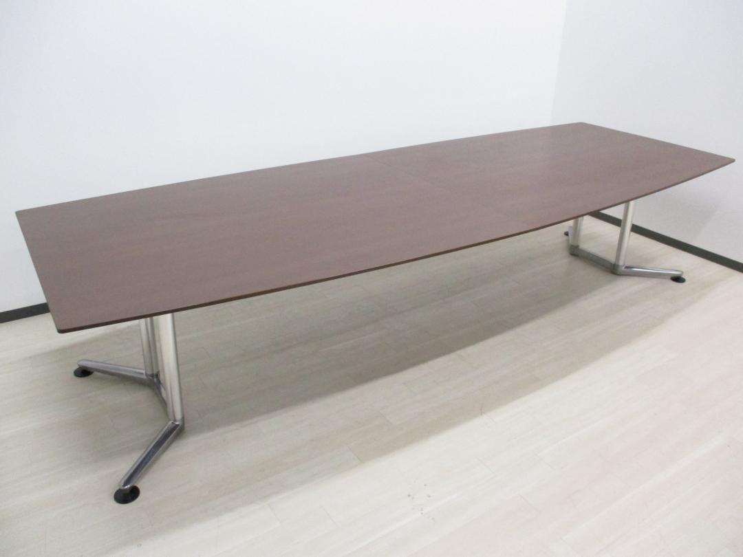 【3月限定大特価！】【レア入荷】【1台限定特価‼】■重厚感と高級感を兼ね備えたテーブル！【舟形】【天板に若干キズ有】
                        ラティオ
                                    中古
            