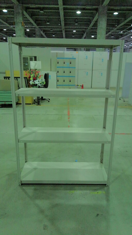 ボルトレスタイプの中古ラックが1台入荷致しました。　天地4段　耐荷重：段/100kg　1点限りの為、お早めに！！
                        不明
                                    中古
            