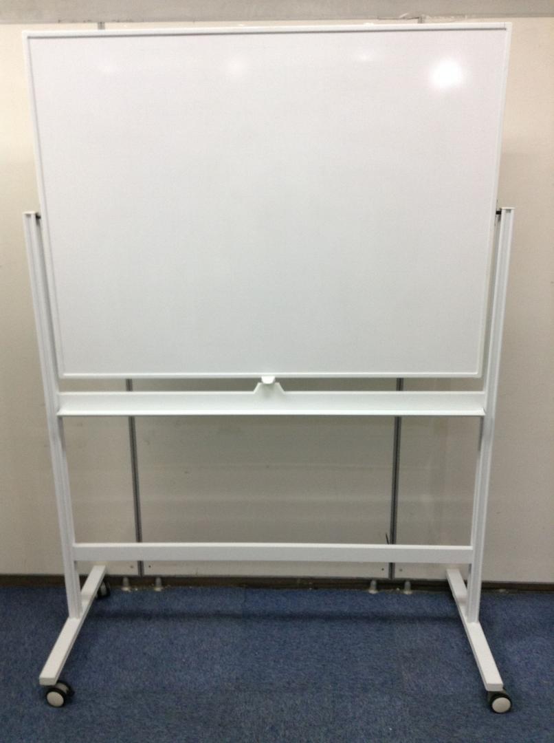【残り1点】両面ホワイトボード（自立式）　お買い求めはお早めに
                        -
                                    中古
            
