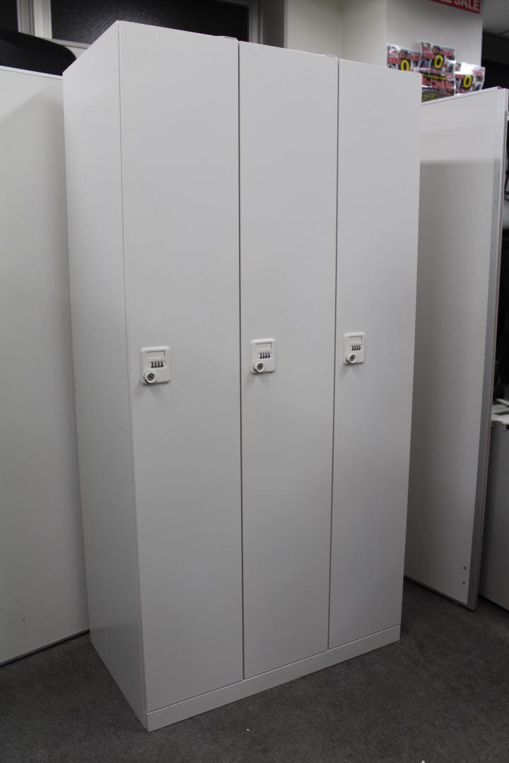 ダイヤル錠タイプの3人用ロッカー！解除キーつきなので安心
                        DLロッカー
                                    中古
            