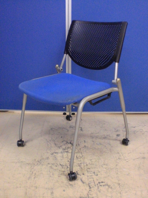 [13脚入荷!!]岡村製作所(okamura) スタッキングチェア プロスタックシリーズ■垂直方向にスタック可能!!一番人気のブルー色です!!
                        プロスタック
                                    中古
            