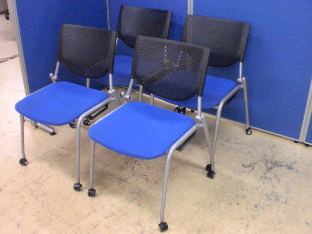 [単品購入￥18,000⇒セット購入￥17,000]岡村製作所(okamura) 　　スタッキングチェア プロスタックシリーズ■垂直方向にスタック可能!!一番人気のブルー色です!! ■特別価格でご案内!!
                        プロスタック
                                    中古
            