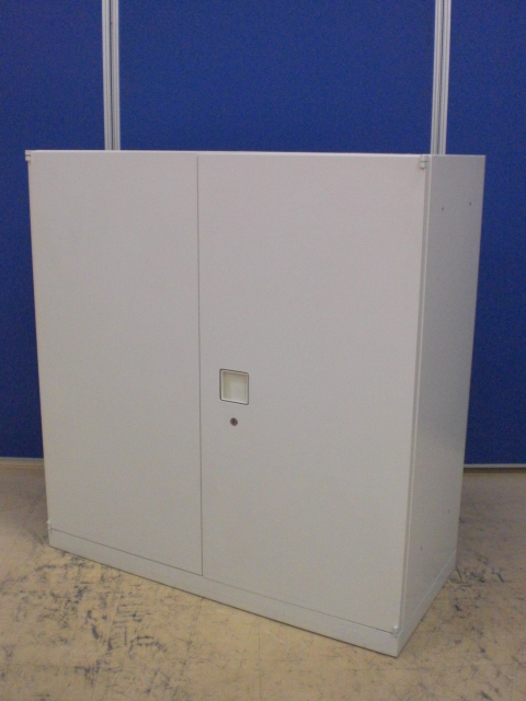 [コンパクトに収納可能!!]岡村製作所(okamura) 両開き書庫 レクトライン■4方向どちらから開けられるマルチハンドル搭載!!大人気のホワイトキャビネットです!![足立・葛飾店おすすめ書庫] 
                        レクトライン
                                    中古
            