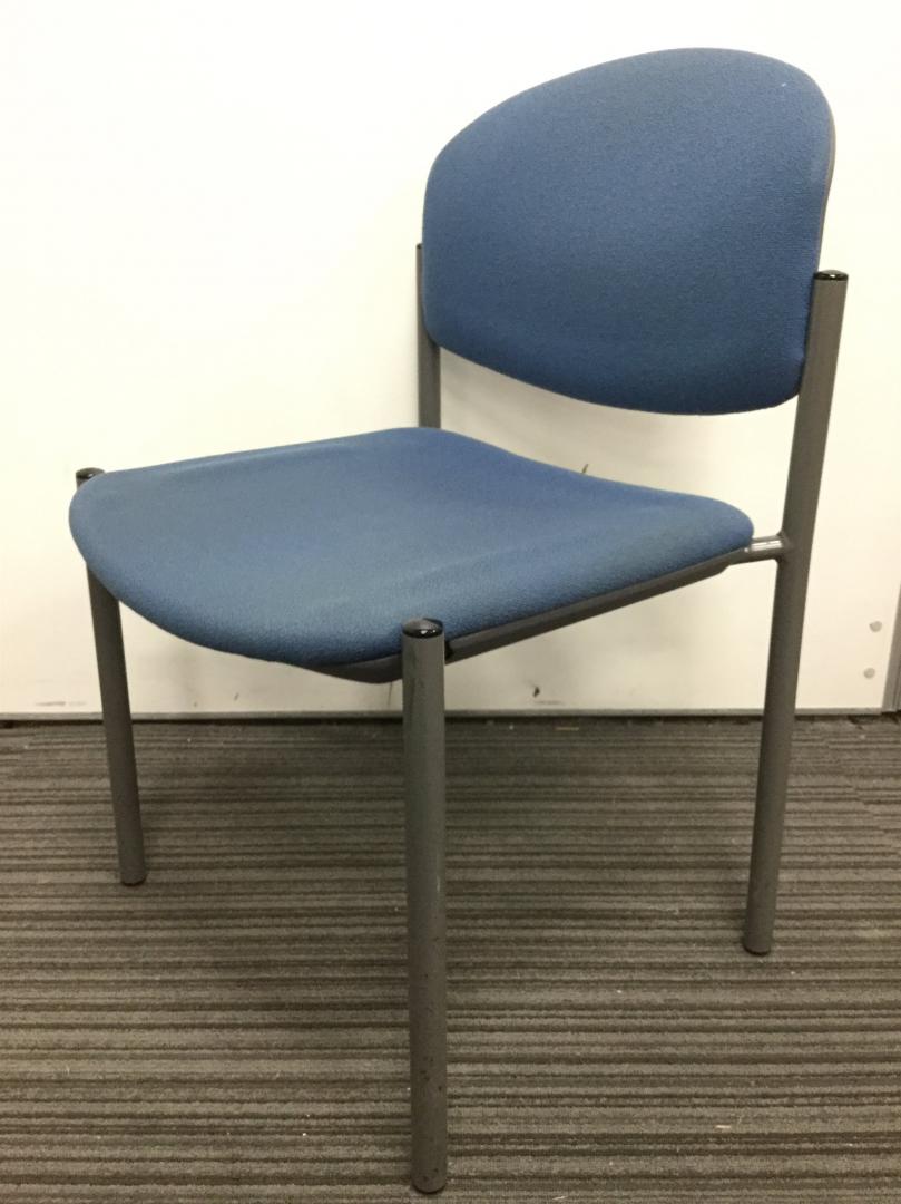 【11脚入荷】シンプルなブルーのスタッキングチェア　頑丈な国内メーカー内田洋行製
                        その他シリーズ
                                    中古
            