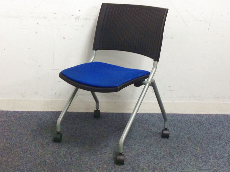 【3脚のみのため特価！】青色のネスティングチェアが入荷！状態良好です♪
                        その他シリーズ
                                    中古
            