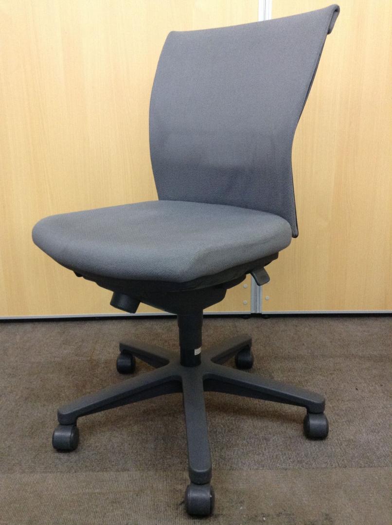 【12脚再入荷！】腰に合わせて合わせて背もたれ角度調整可能！
                        トレンザ
                                    中古
            