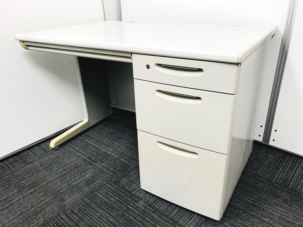 【日焼け有の為、緊急値下げ！\15,000→\14,000】【ちょっとだけ広いデスクをお探しの方必見！】定番アイテムの袖机付事務机
                        SDデスクシステム
                                    中古
            