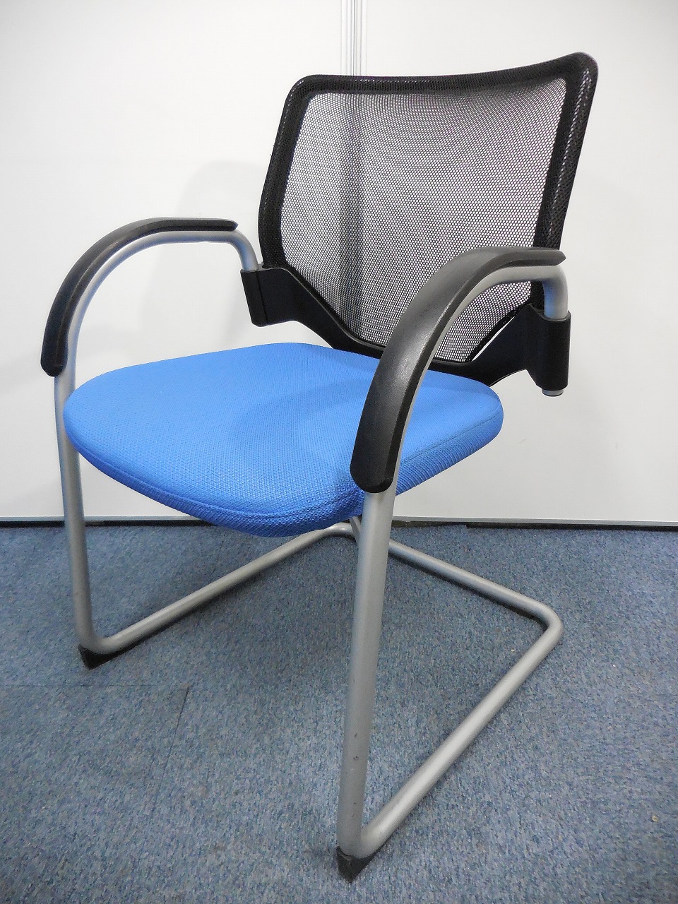 【商品入れ替えの為特別価格】【限定1脚！】岡村製作所　ミーティングチェア★背面メッシュ！【エアリ】
                        エアリ
                                    中古
            