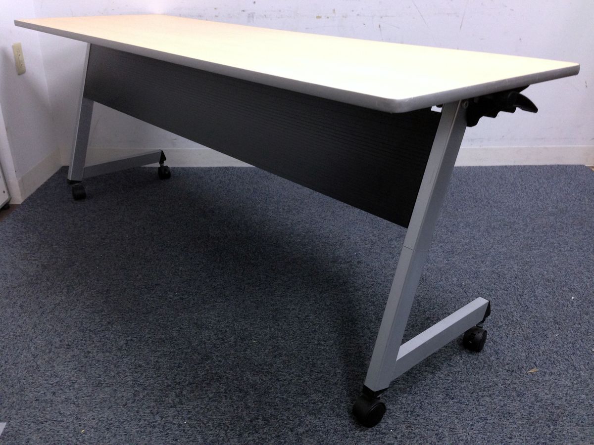 【8台入荷】幕板付きで女性のご使用も安心！！流行の木目天板で爽やかオフィスに！！
                        その他シリーズ
                                    中古
            