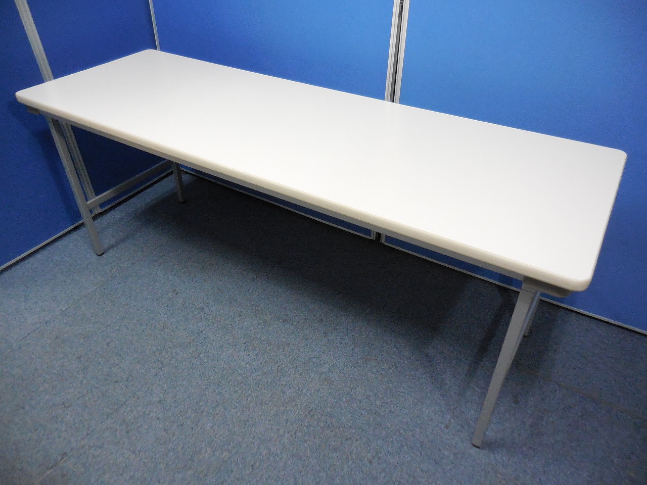 【9台入荷！】■折り畳みテーブル　幅1800mmのニューグレー！
                        その他シリーズ
                                    中古
            