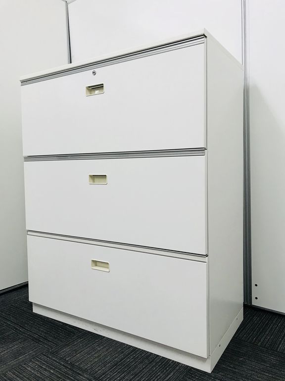 【A4ファイルの収納ならお任せあれ！】人気のホワイトカラーの引出し書庫！　かがまなくても背表紙が見える優れもの！※天板有り無し混在
                        シンライン
                                    中古
            