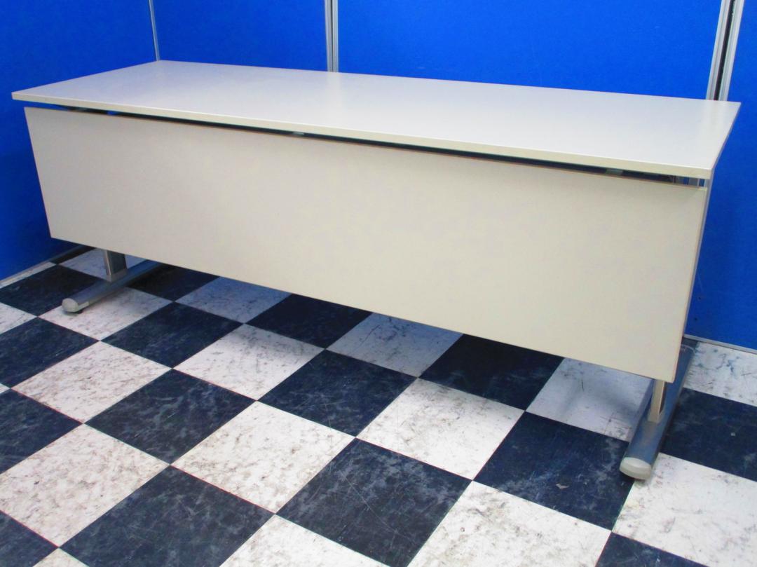 【4月限定お値下げ】【￥11,000→￥8,000】【４台揃います】幕板がついて足元が見えない！女性に優しいスタックテーブル、移動もスムーズで使わないときは折りたたんですっきり収納！【中古オフィス家具】【さいたま市】
                        その他シリーズ
                                    中古
            