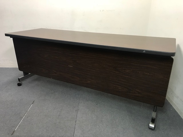 【10台入荷】｜サイドスタックテーブル｜人気の木目調！|講習室やミーティングルームに最適です！

                        -
                                    中古
            