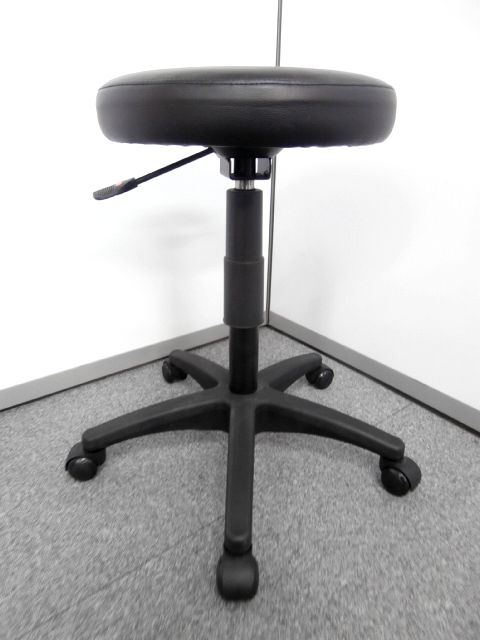 【上下昇降＆キャスタ―付・丸椅子】　■コクヨ製　■国産メーカー
                        その他シリーズ
                                    中古
            