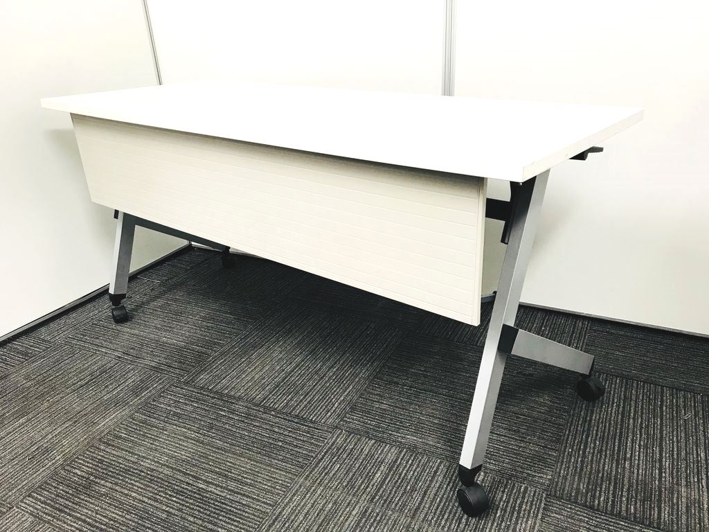 【緊急値下げ\13,500→\12,000】【折り畳め且つ奥行700mmと広い作業スペースを確保できる便利なテーブル！】塾、研修室、セミナ
ールームにおすすめ！（ｈ）
                        その他シリーズ
                                    中古
            