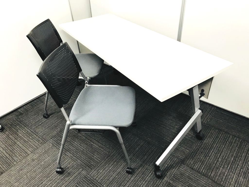 【セット品の為、10%OFF！】デザイン性の高い内田洋行製のスタックテーブル+オカムラ製のプロスタックチェア×2脚セットでのご案内です！
                        その他シリーズ
                                    中古
            