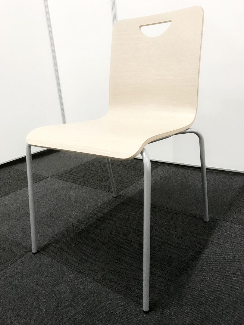 【3月限定60％ＯＦＦ】【オカムラ製木製チェア！】重ねて収納できます！オフィスに暖かさを！【持ち手付き】
                        その他シリーズ
                                    中古
            