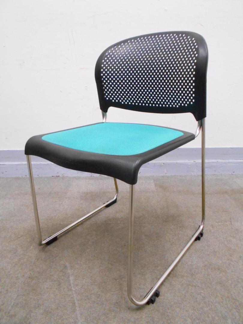 【KS】[使わない時は重ねて収納!!]オカムラ製スタッキングチェア　グリーン　会議椅子　ミーティングチェア　シルバー脚がスタイリッシュ！
                        その他シリーズ
                                    中古
            