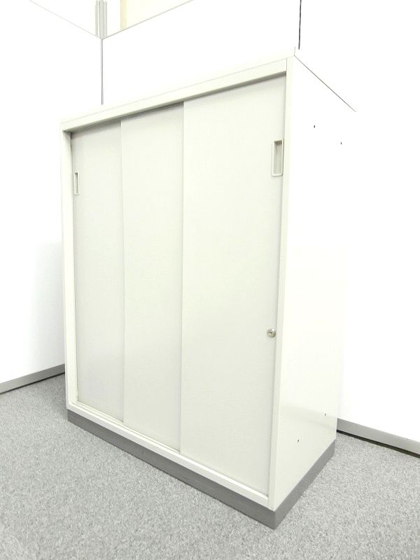 【書類を一望・便利な３枚引違い書庫】■ウチダ製　■２台限定
                        その他シリーズ
                                    中古
            