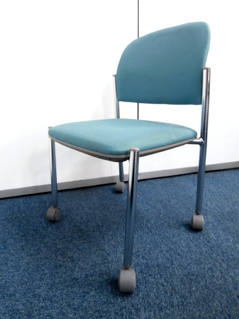 【キャスター付き・スタッキングチェア・グリーン色】■オカムラ製　■４脚限定　■スタッキング　■おつとめ品　■キャスター付
                        その他シリーズ
                                    中古
            