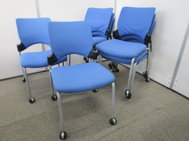 【8脚セットの優れもの】スタッキングチェア【キャスター付き】
                        その他シリーズ
                                    中古
            