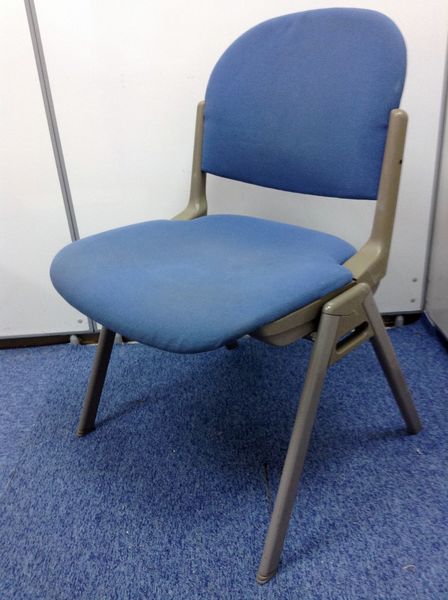 【収納に便利】クッションもしっかりしてオススメです。
                        その他シリーズ
                                    中古
            