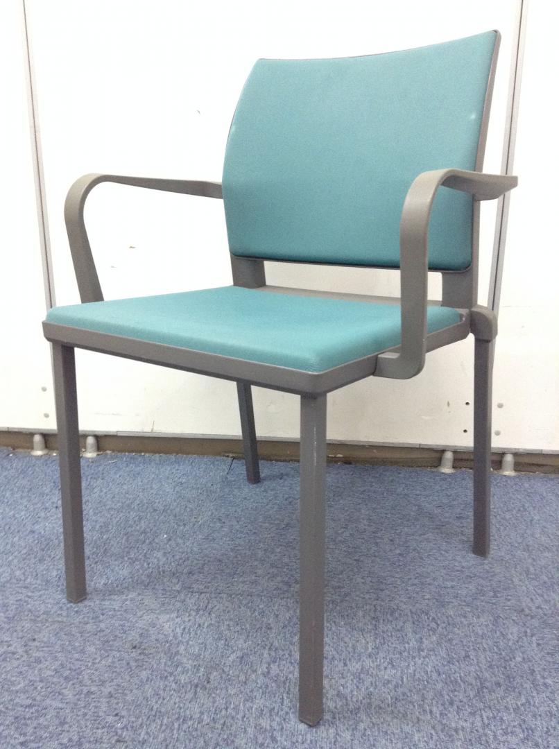 【コクヨ製】シンプルな肘付きスタッキングチェア入荷！！
                        その他シリーズ
                                    中古
            