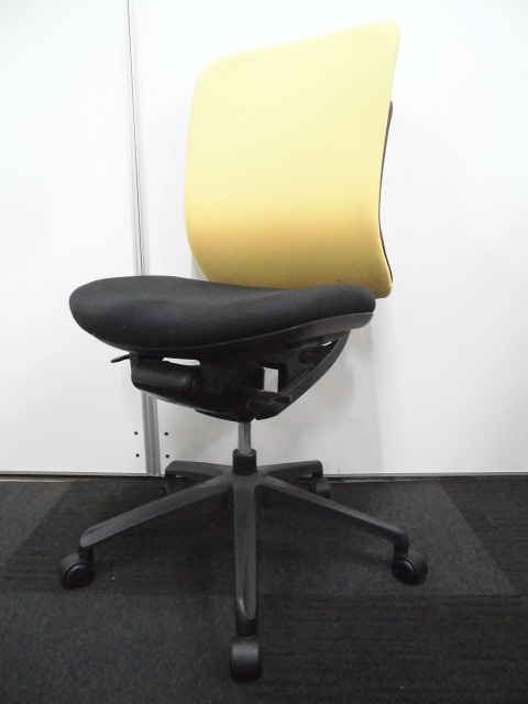 【デザイン性の高いチェア】明るいイエローカラーで安心のイナバ製イエラチェア！【G】
                        yera
                                    中古
            