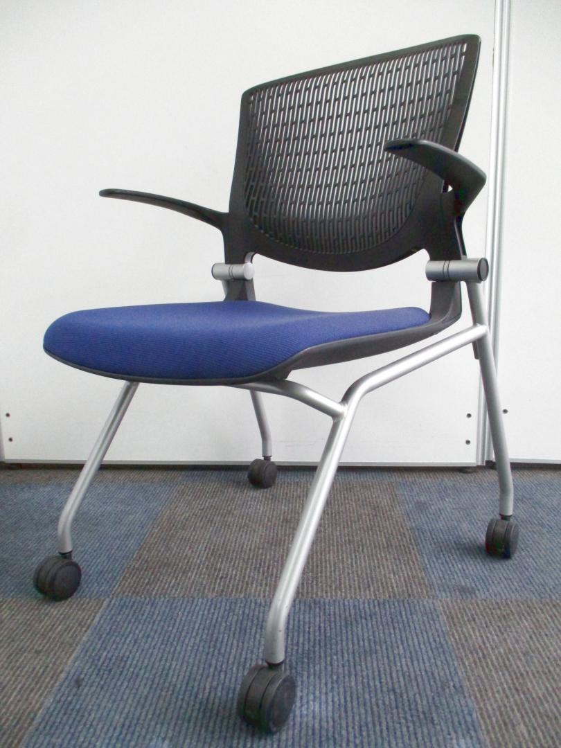 【会議室や研修室向けのチェア】肘かけ付きでリラックス！【跳ね上げることでネスティングできます！】
                        グラータ
                                    中古
            