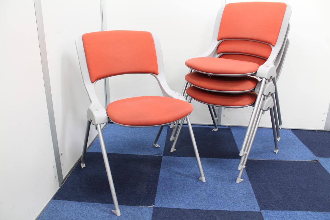 【ｾｯﾄで御買い得！】【明るいカラーがお洒落！】使わない時は重ねて収納可能！キャスターが無いので安定感抜群！小さな会議室にはこれ！
                        その他シリーズ
                                    中古
            