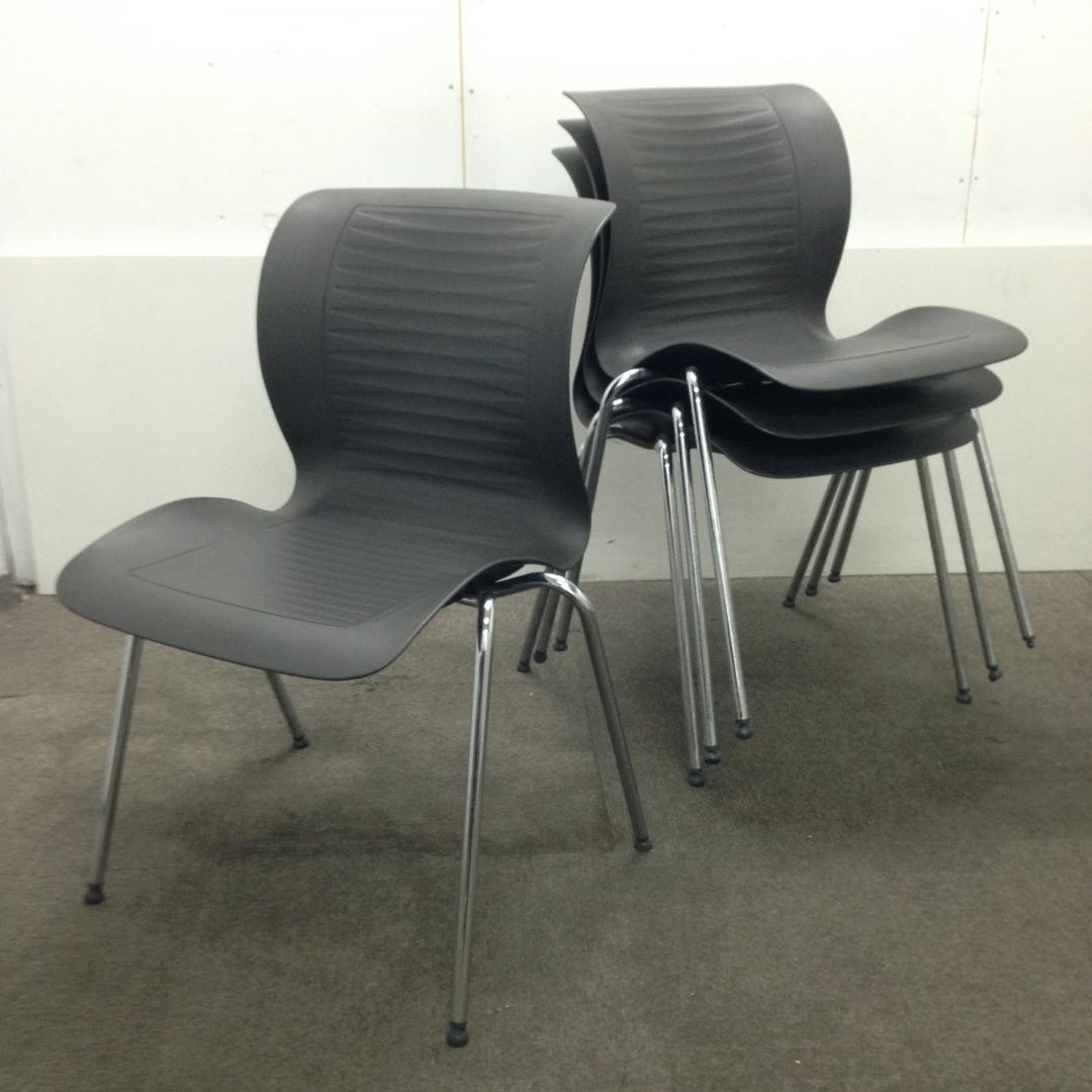 【4脚セットでお買い得】海外メーカー品らしいデザイン性高いミーティングチェア入荷！
                        フリッツハンセン・アンサンブルチェア
                                    中古
            