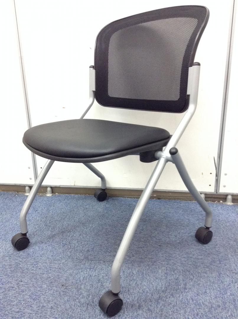 【2脚入荷】座面を折り畳み、カートのように重ねて収納可能
                        -
                                    中古
            