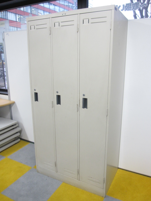 【おつとめ品】【錆びや傷等が目立つため、特別価格でご提供！】3人用ロッカー
                        LK
                                    中古
            