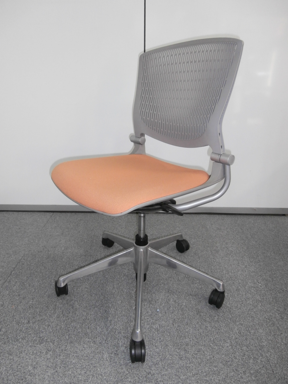 【アンクルチルトリクライニング機構】■オカムラ製　■ミーティングチェア　【Ｓ】
                        グラータ
                                    中古
            