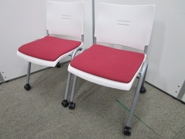 【シンプルチェア2脚セット】ホワイト主体チェア【重ねてスペース省略】
                        その他シリーズ
                                    中古
            