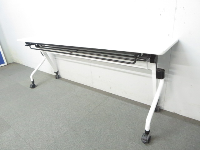 【セミナー・ミーティング等におすすめ！】井上金庫　スタックテーブル　W1800mm ホワイト　■移動もスムーズに行なえるキャスター付！
                        -
                                    中古
            