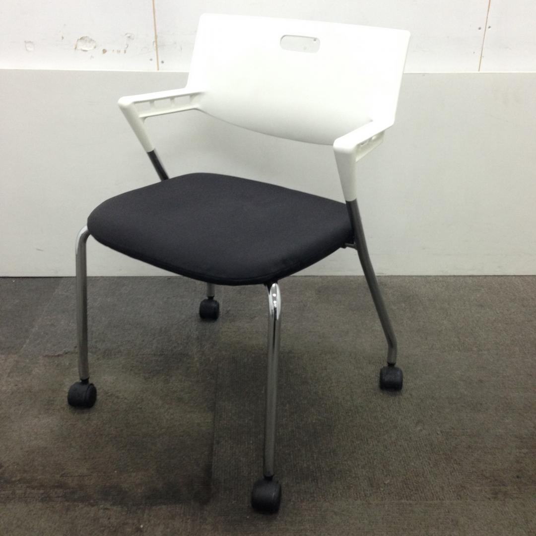 【vitra製】モノトーンがオシャレなスタッキングチェア！キャスター付き☆
                        その他シリーズ
                                    中古
            