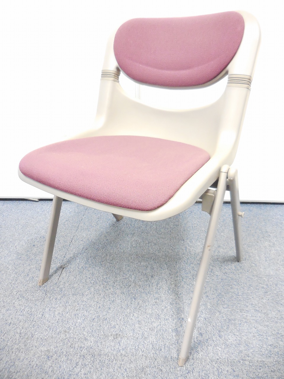 【6脚入荷！】■イトーキ製　スタッキングチェア・バーテブラ【レッドカラー】
                        バーテブラ
                                    中古
            