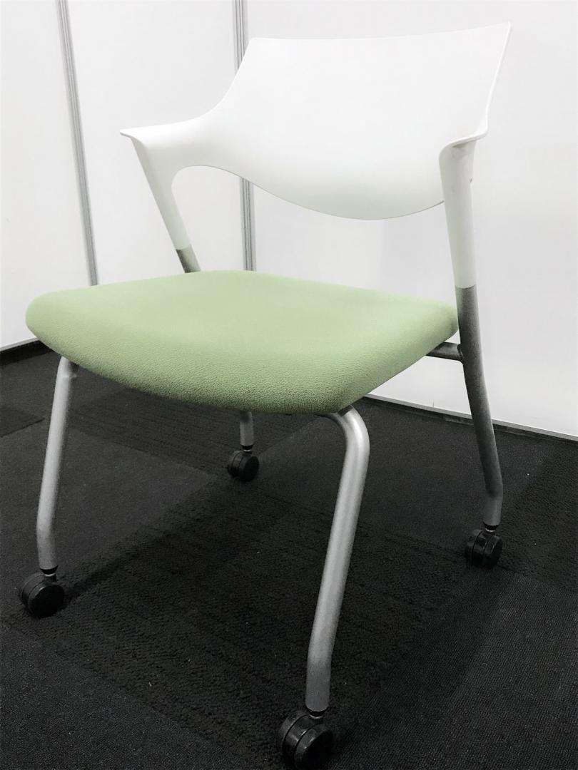 【落ち着いたグリーン！】ホワイトの背凭れが眩いスタッキングチェア【キャスター付！】
                        その他シリーズ
                                    中古
            