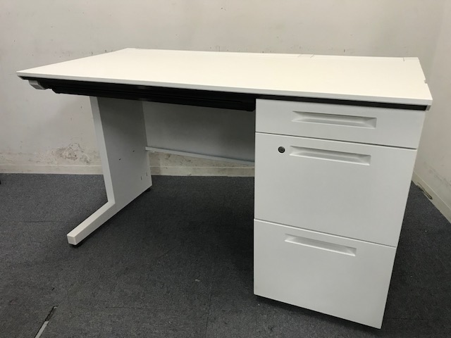 【残り1台！】コクヨ製人気の片袖机！｜配線カバー付｜D600タイプで使いやすい！
                        アイエス
                                    中古
            