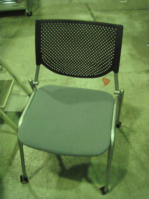 【常に品薄の人気商品！】定番のプロスタックシリーズが入荷致しました。！ミーティングテーブルを購入の際に併せてご検討下さい！人気の背面樹脂メッシュ
                        プロスタック
                                    中古
            