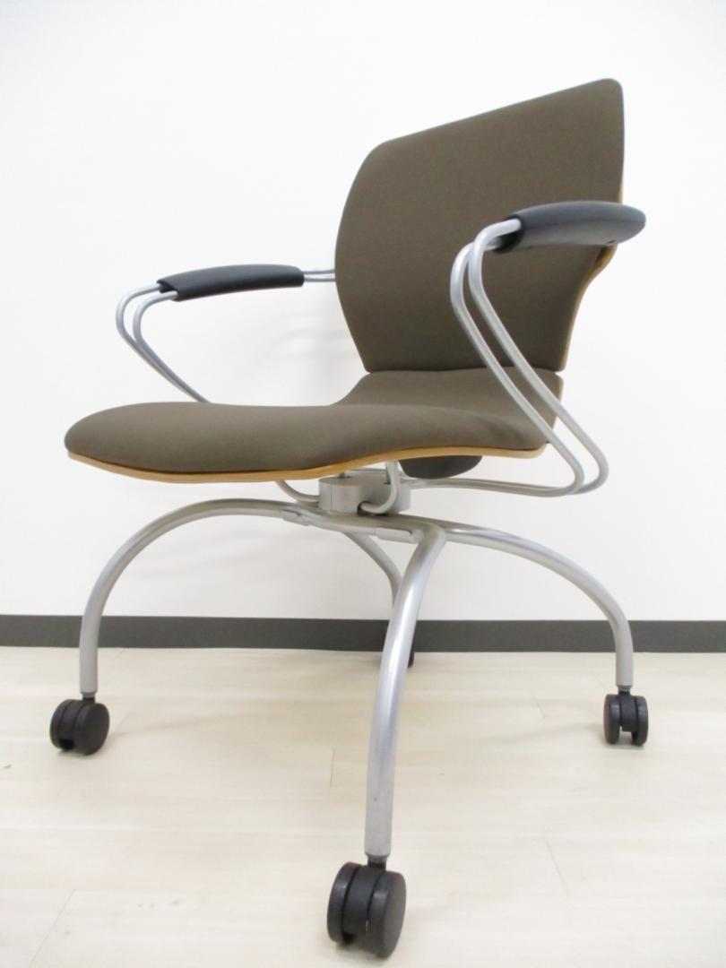 【2脚限定】［会議用に最適!］イトーキ製シンタチェア ミーティングチェア■お洒落なミーティングチェア‼【肘に若干の錆有】
                        シンタ
                                    中古
            