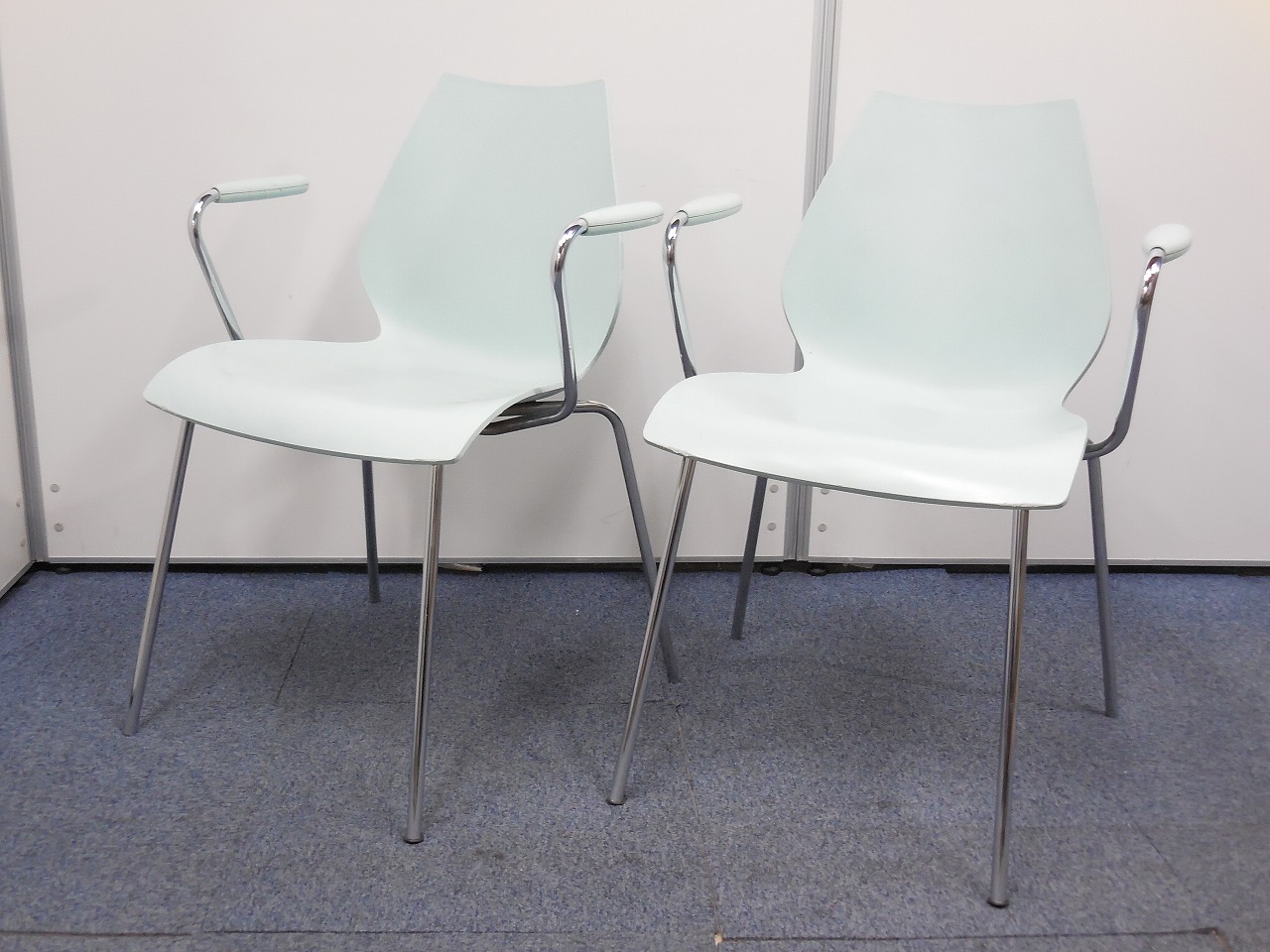 パステルカラーのデザ家具チェア！【カルテル製マウイチェア２脚セット！】【商品入替の為特別価格！】
                        その他
                                    中古
            