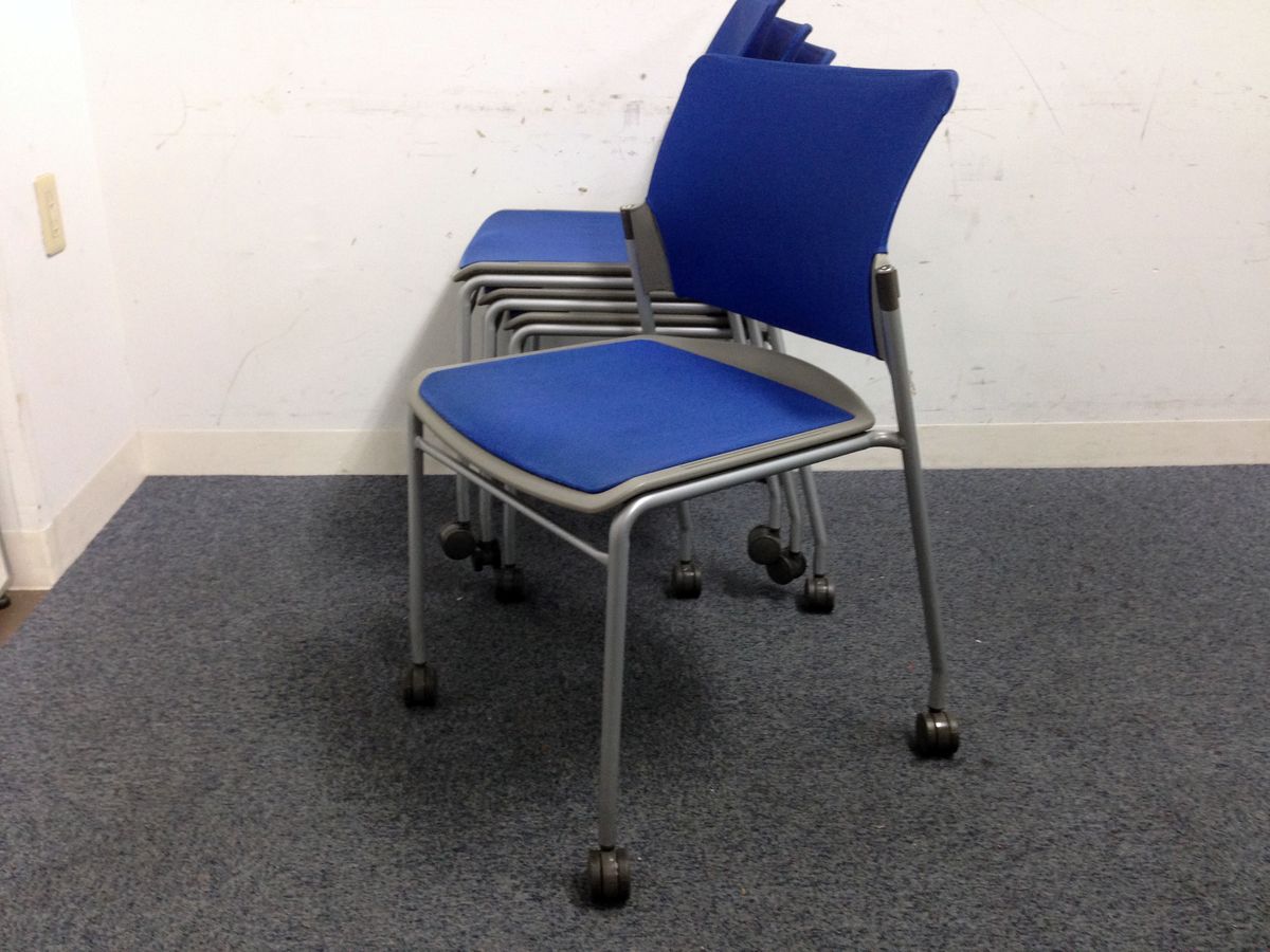 【2セットご用意可能】売れ筋スタッキングチェア4脚セット！！【forma】　まとめて購入でお得に
                        フォルマ
                                    中古
            