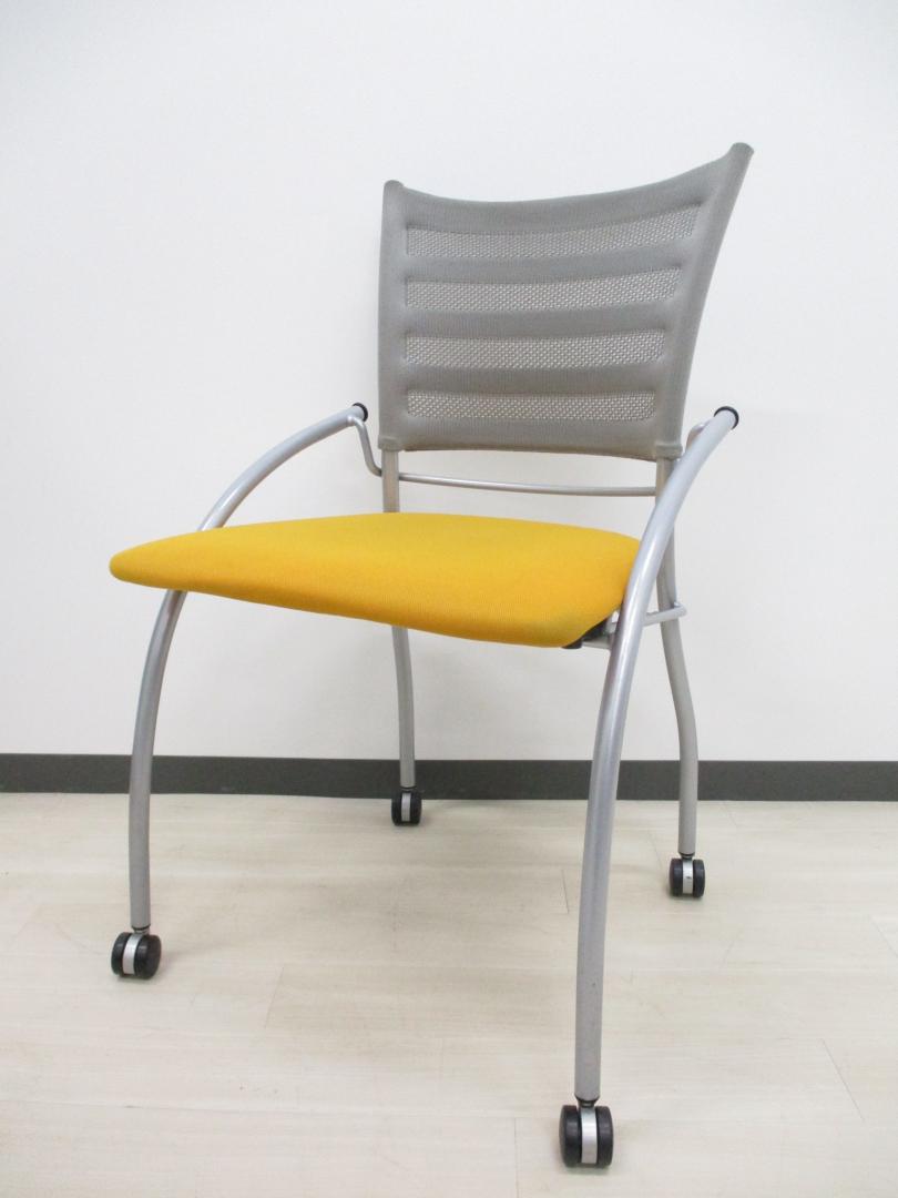 【8脚入荷】オフィスに栄えるマンダリンオレンジ！一流メーカーなのにこの価格！重ねて収納できるので省スペースを実現！
                        プリエ
                                    中古
            